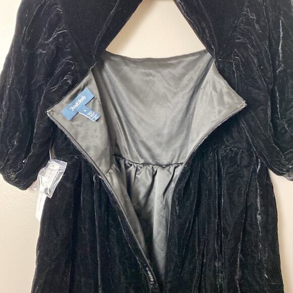 ModCloth Dress Crushed Black Velvet Babydoll Mini with Bow Twist Back Size 4 - Picture 9 of 13